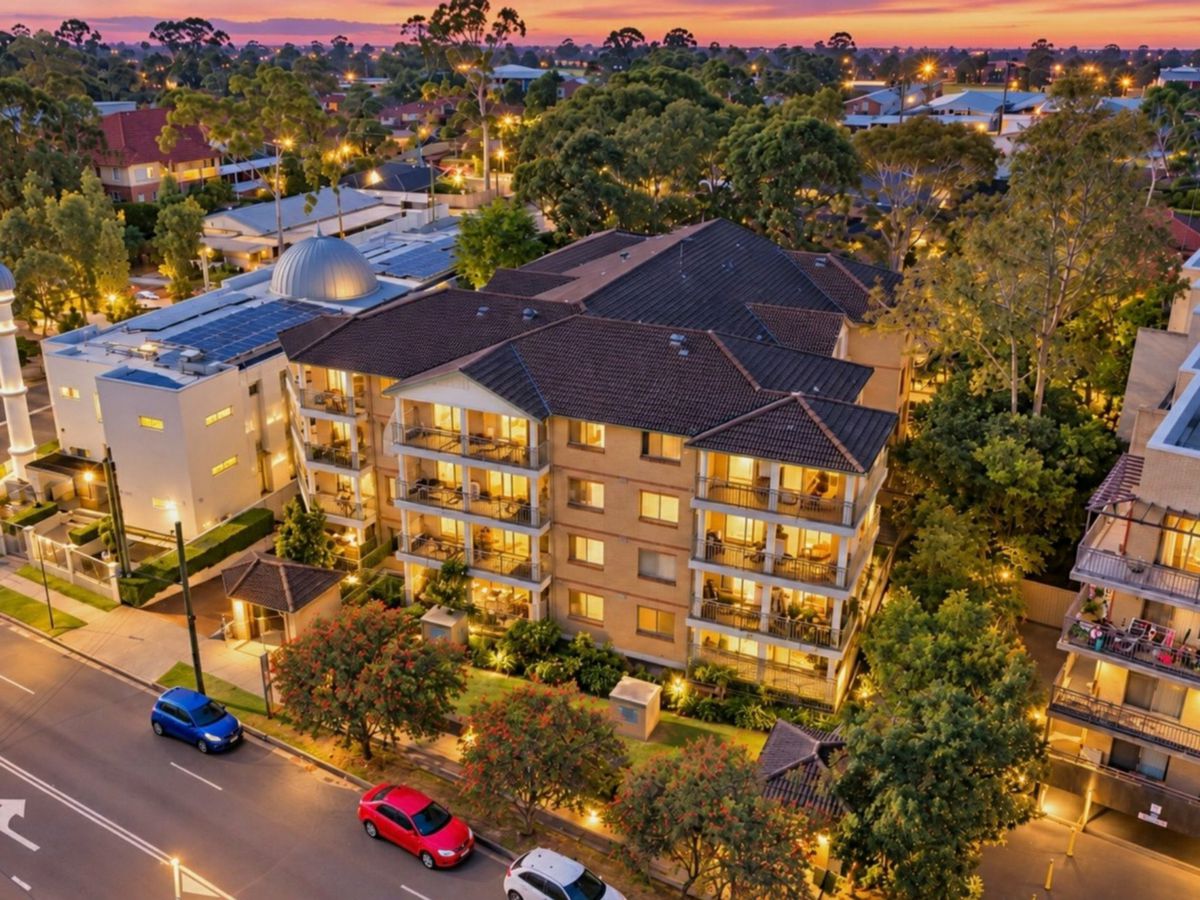 4/11 Fourth Avenue, Blacktown - image 1