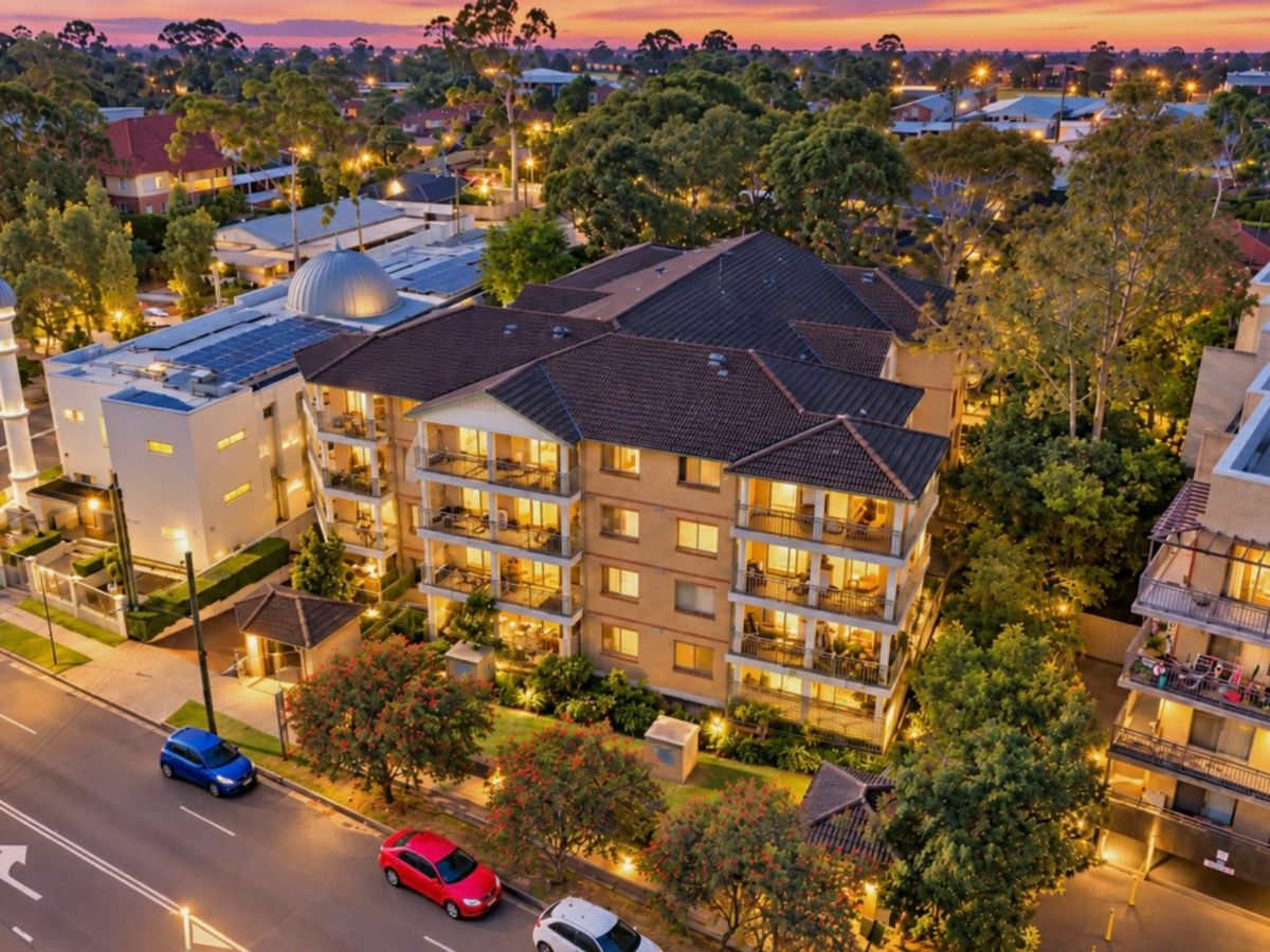 4/11 Fourth Avenue, Blacktown - image 1