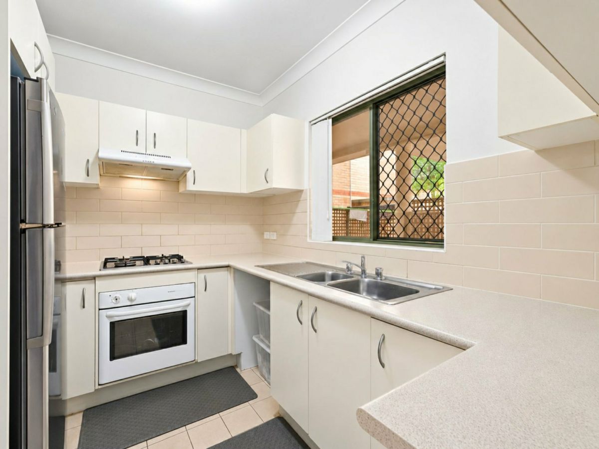 4/11 Fourth Avenue, Blacktown - image 3