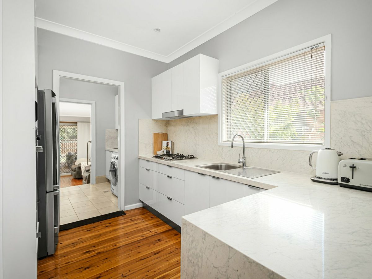 28 Anne Avenue, Seven Hills - image 3