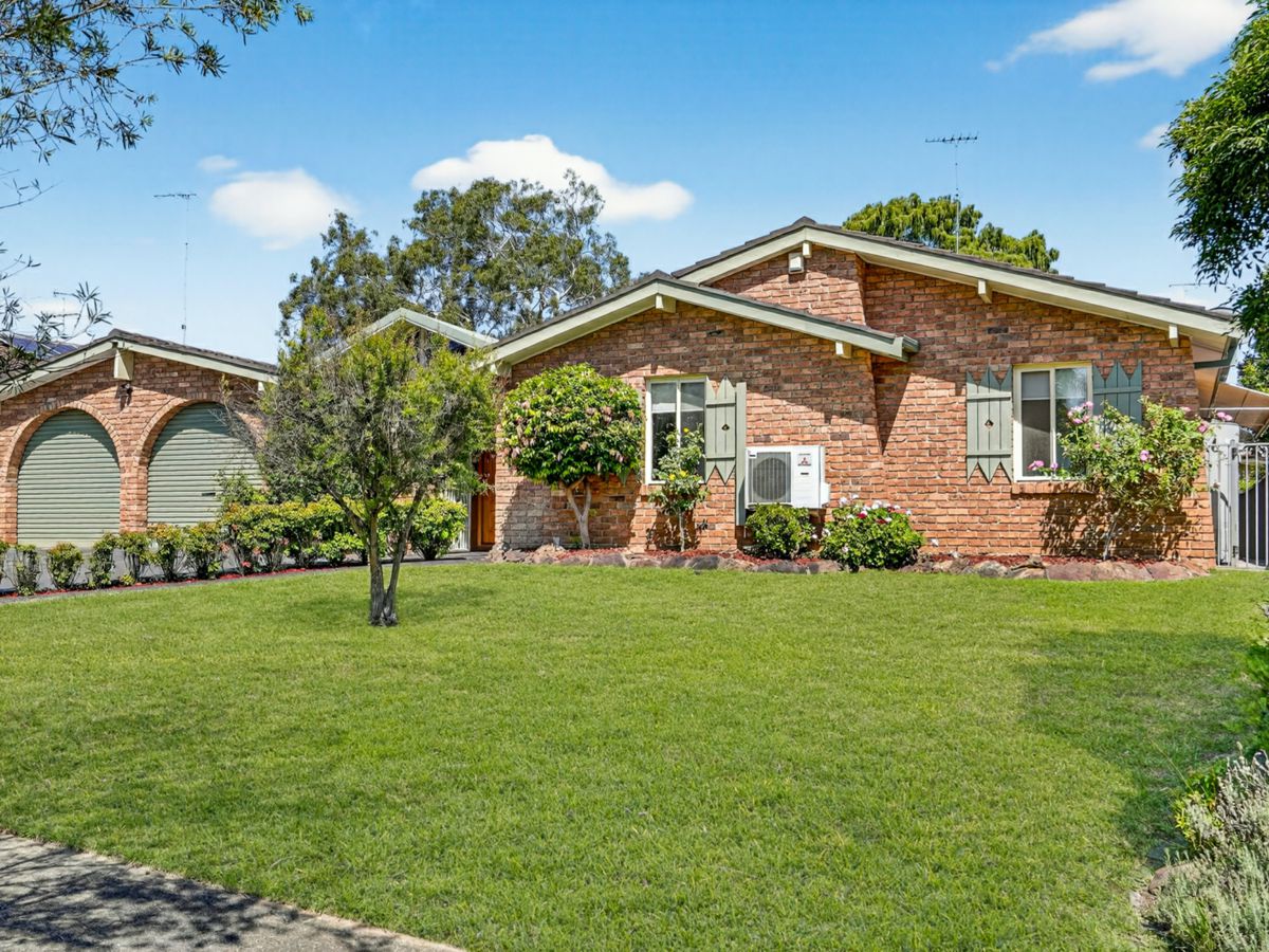 83 Joseph Banks Drive, Kings Langley - image 1