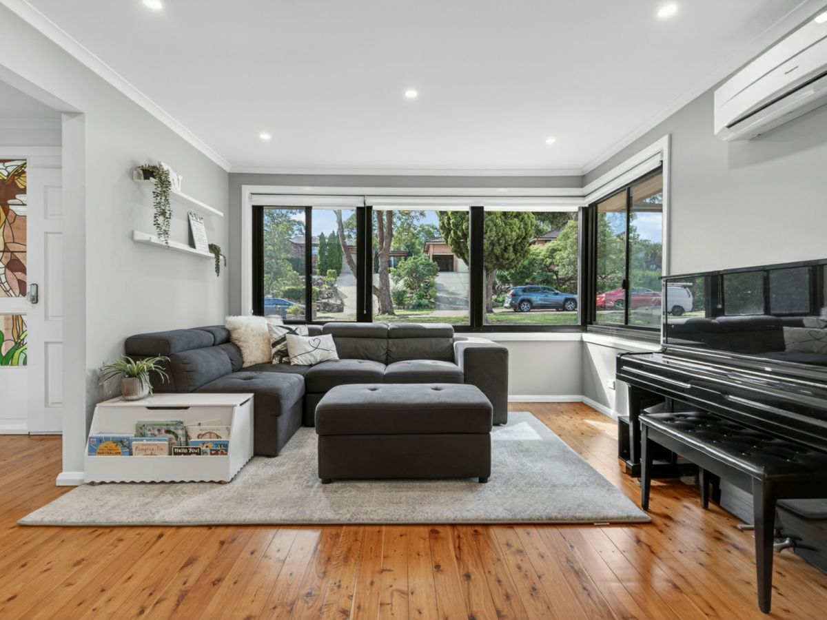 17 Sanders Crescent, Kings Langley - image 2