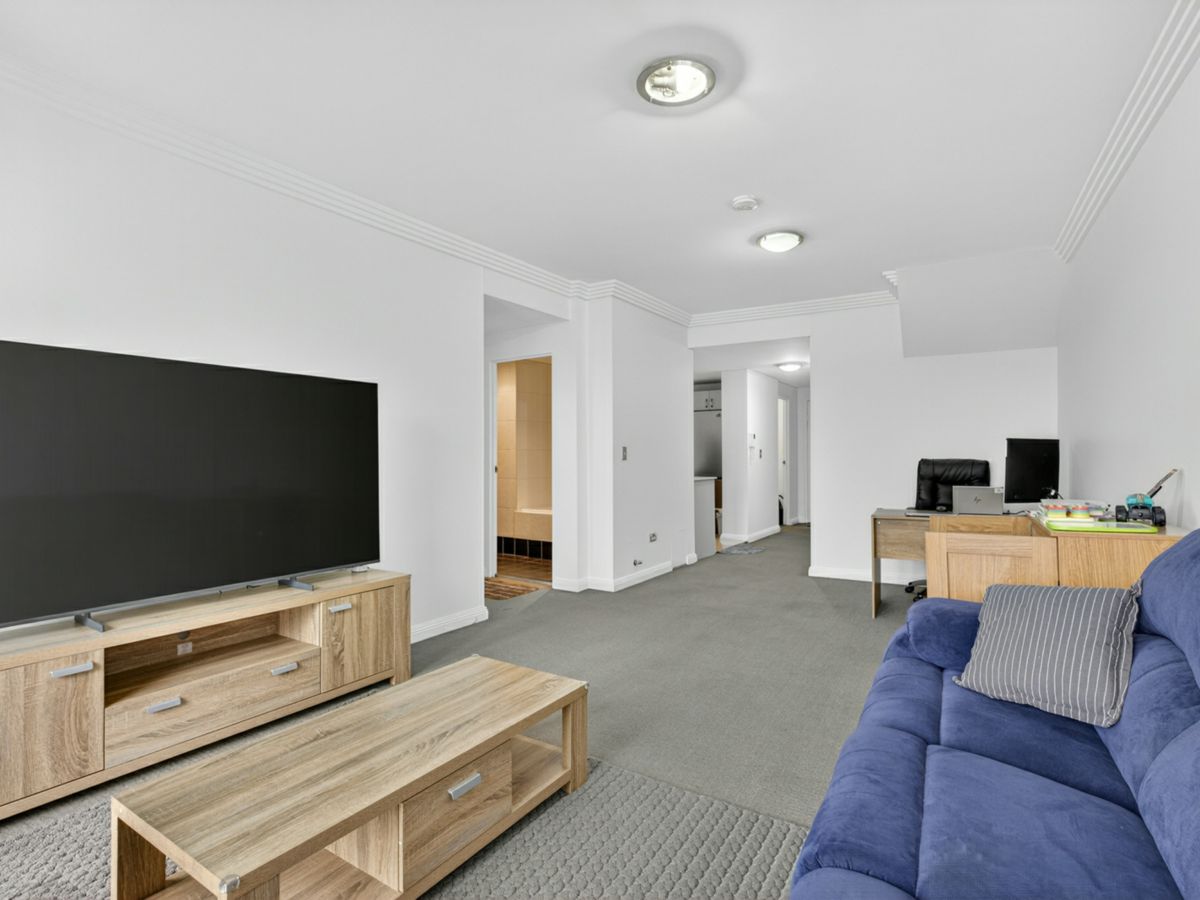 505/31 Hassall Street, Parramatta - image 2
