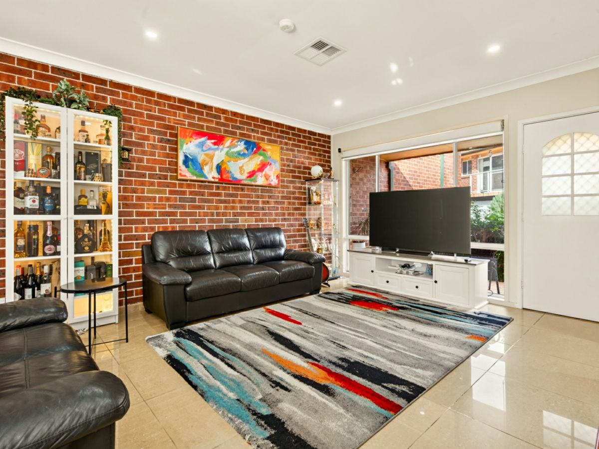4/40 Wyena Road, Pendle Hill - image 2