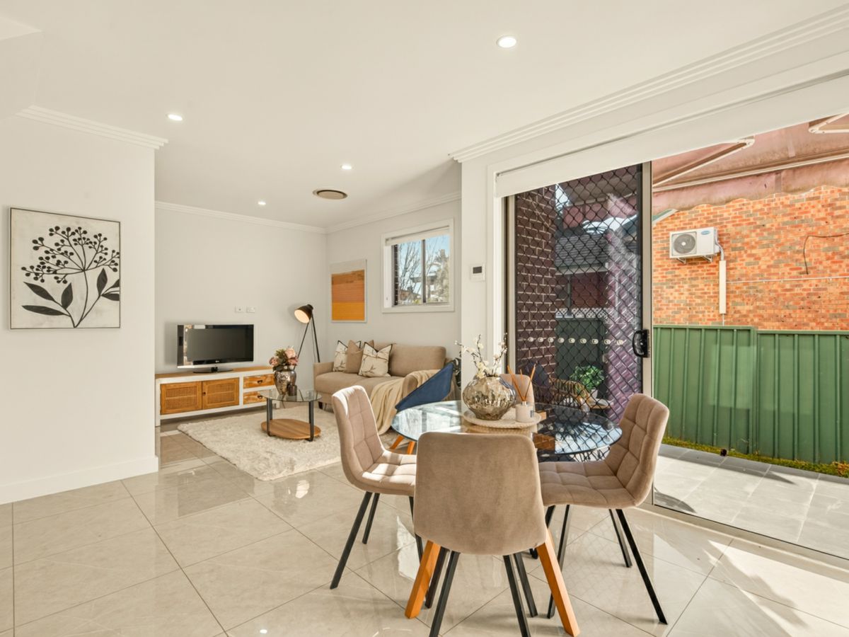 4/27C Carinya Road, Girraween - image 1