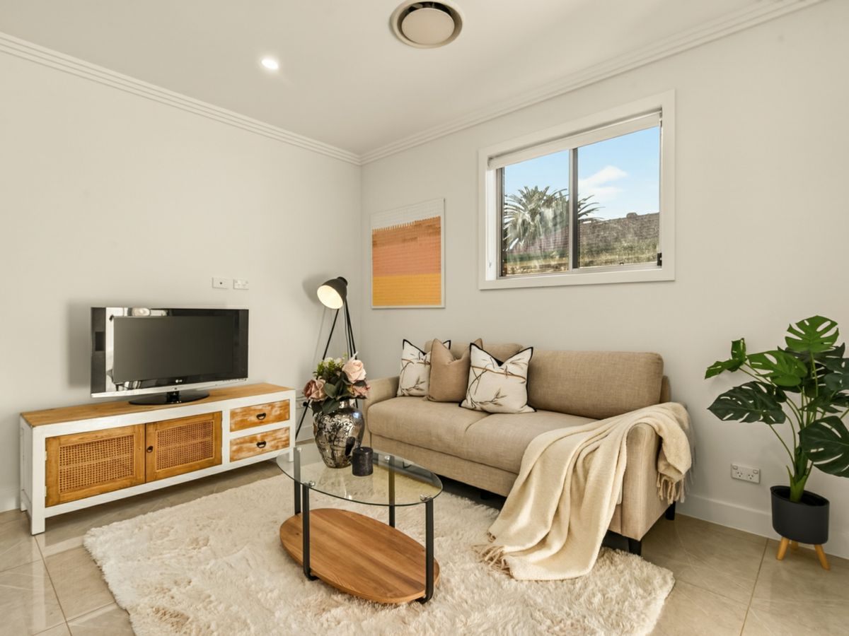 4/27C Carinya Road, Girraween - image 2