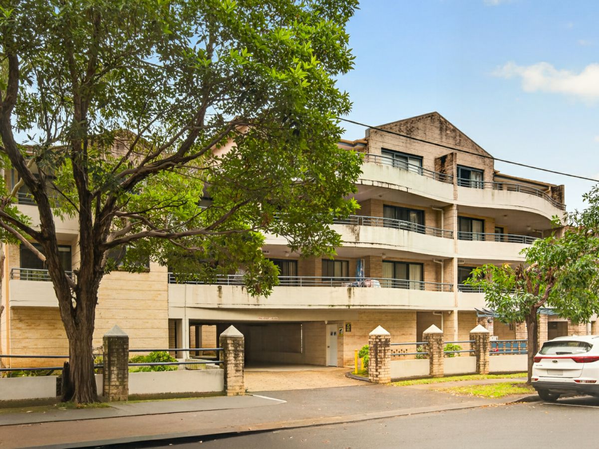 3/3 Burford Street, Merrylands - image 1