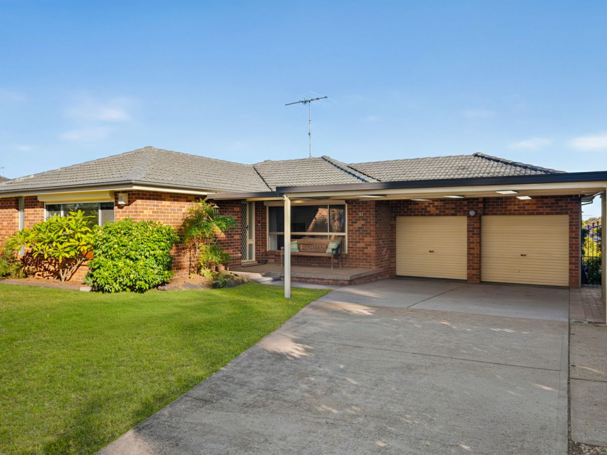 57 Sporing Avenue, Kings Langley - image 1