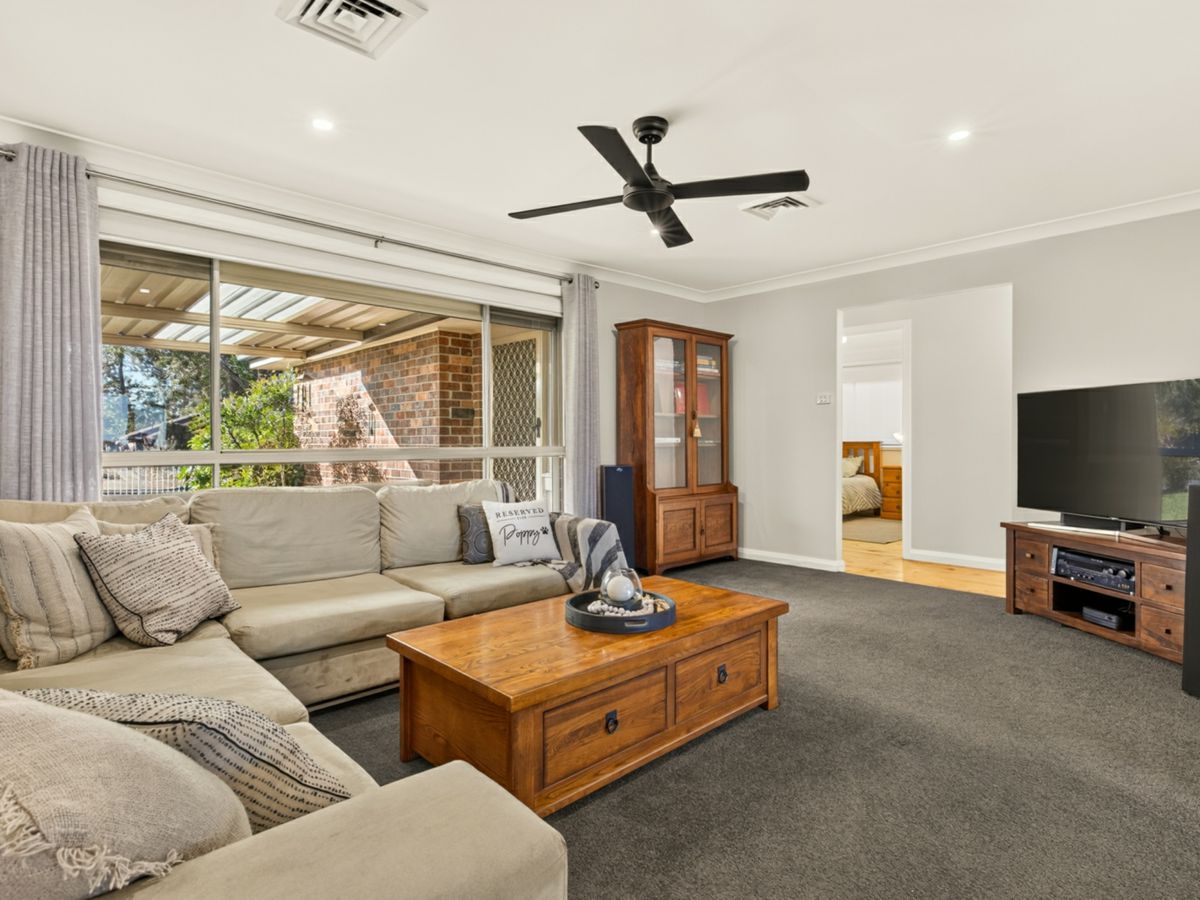 57 Sporing Avenue, Kings Langley - image 2