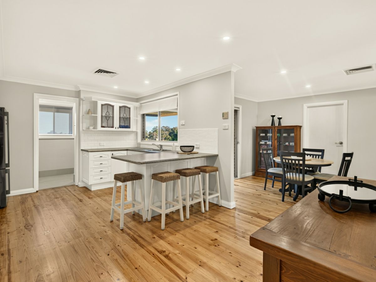 57 Sporing Avenue, Kings Langley - image 3