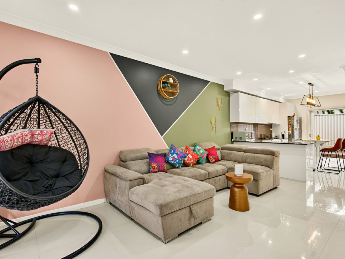 10/11 Carinya Road, Girraween - image 2