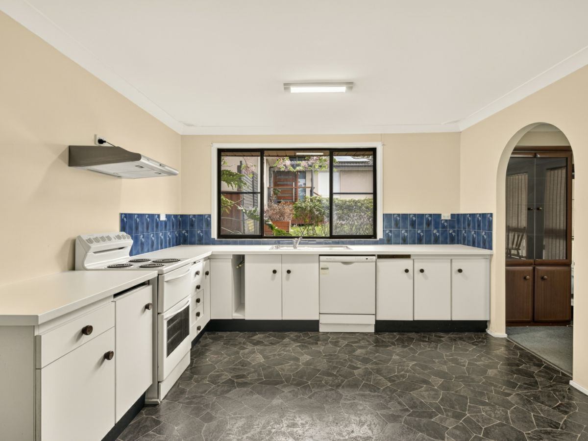 38 Knight Avenue, Kings Langley - image 3
