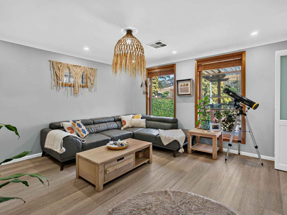 13 Hull Place, Seven Hills - image 2