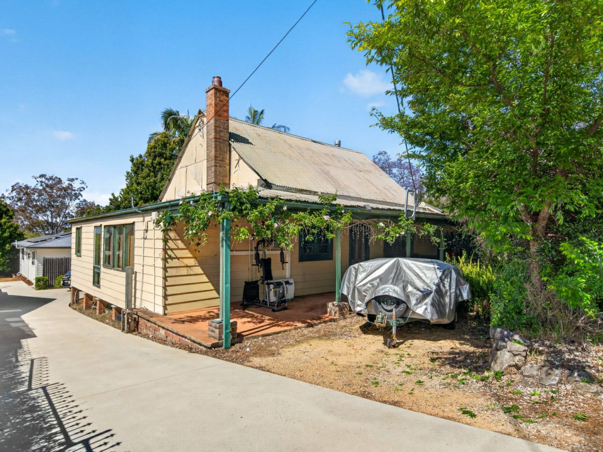 134 & 134A Junction Road, Winston Hills - image 2