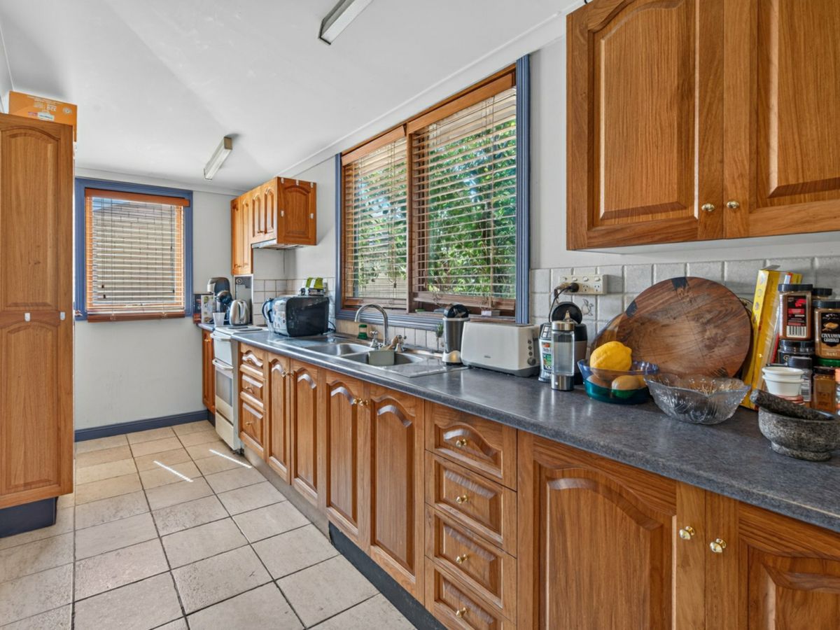 134 & 134A Junction Road, Winston Hills - image 3