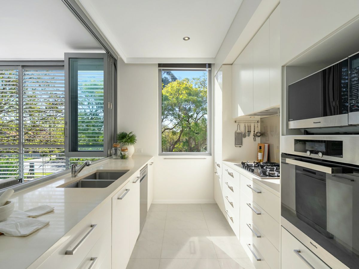 8/17 Powell Street, Killara - image 2