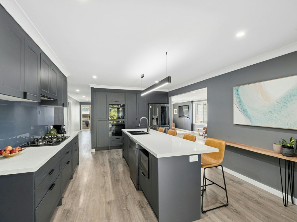 8 Roger Crescent, Berkeley Vale - image 2