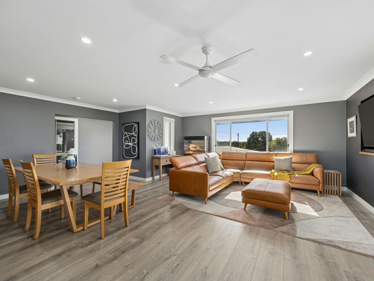 8 Roger Crescent, Berkeley Vale - image 3
