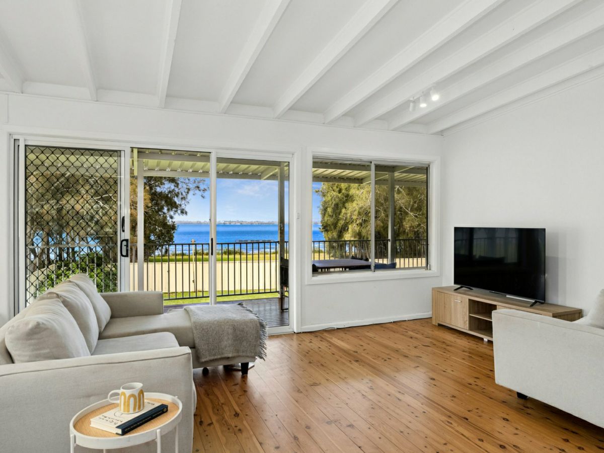 291 Lakedge Avenue, Berkeley Vale - image 3