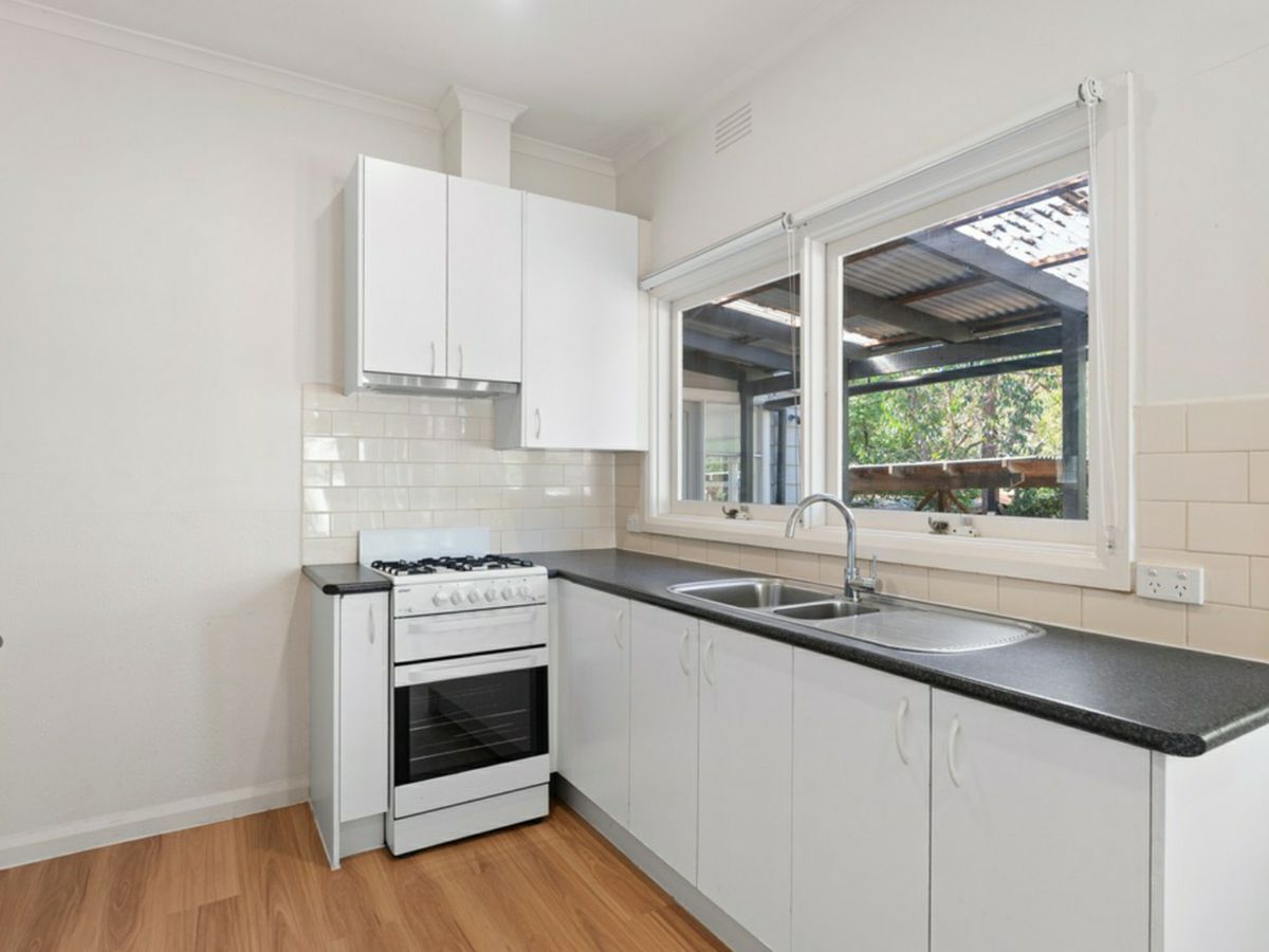 76 Lincoln Road, Croydon - image 3