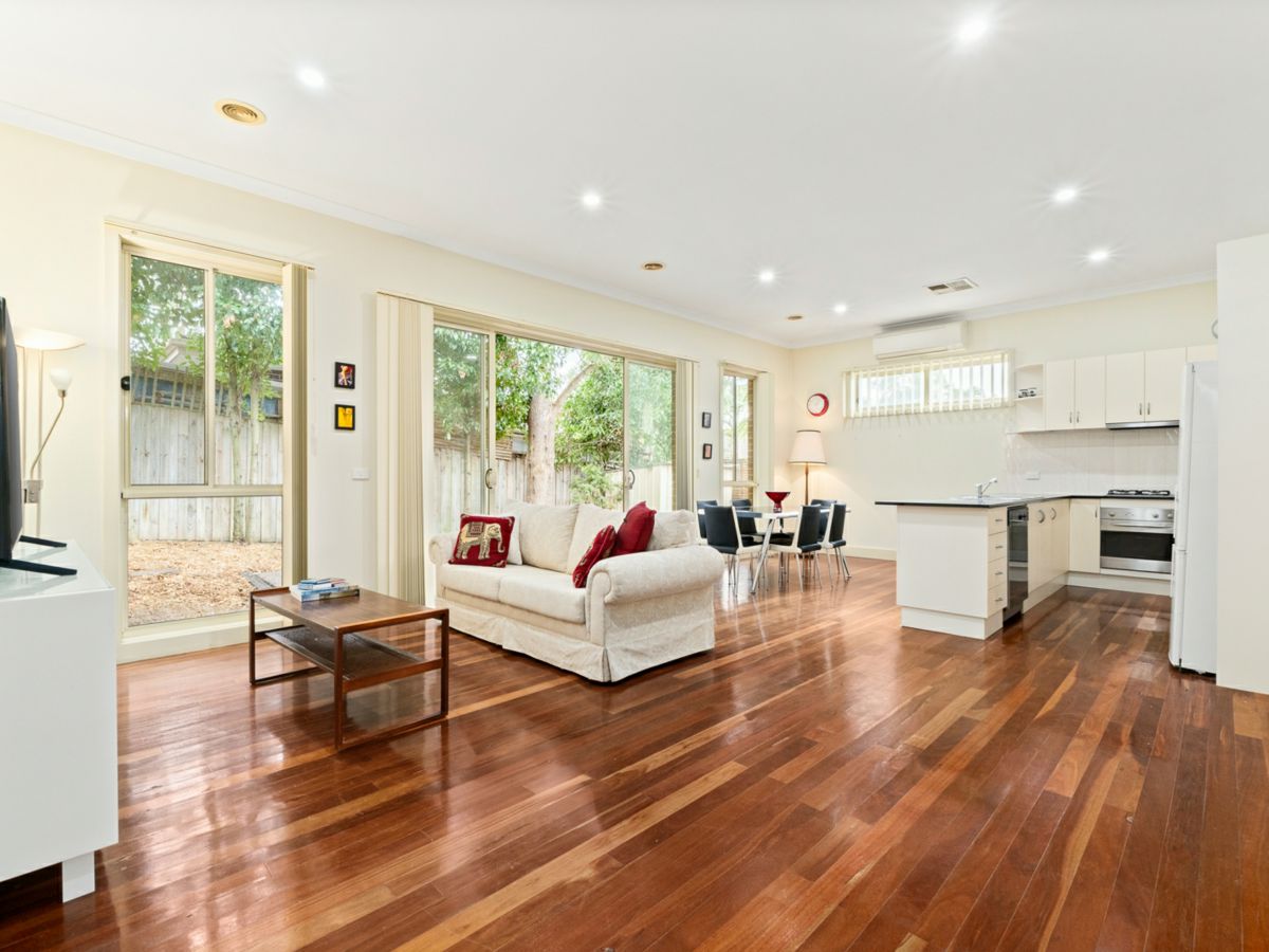 2/84 Lincoln Road, Croydon - image 1