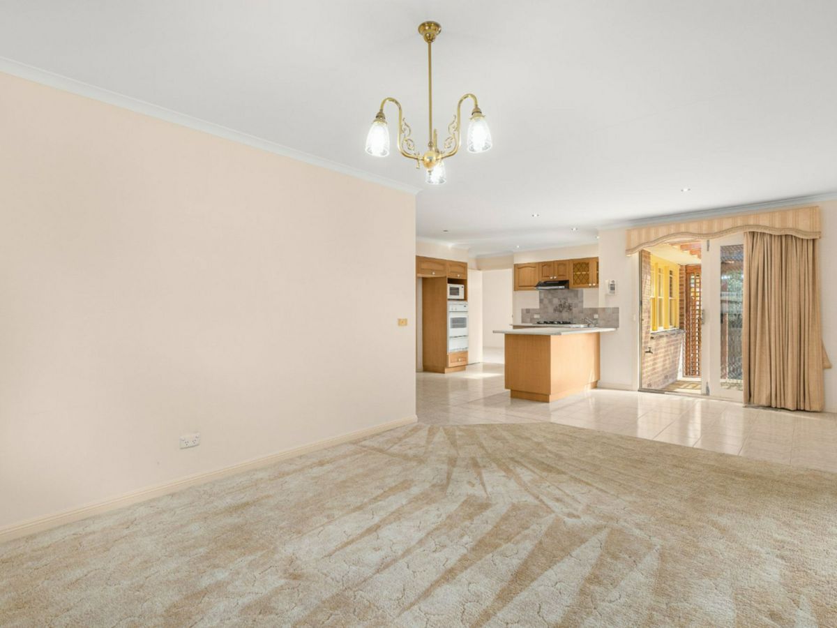 18 Glenview Court, Croydon North - image 2