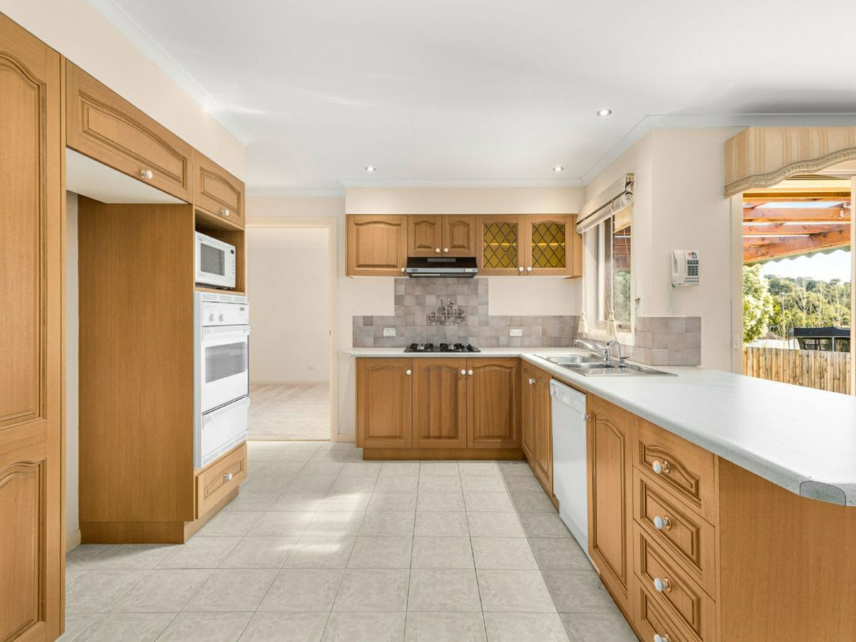 18 Glenview Court, Croydon North - image 3
