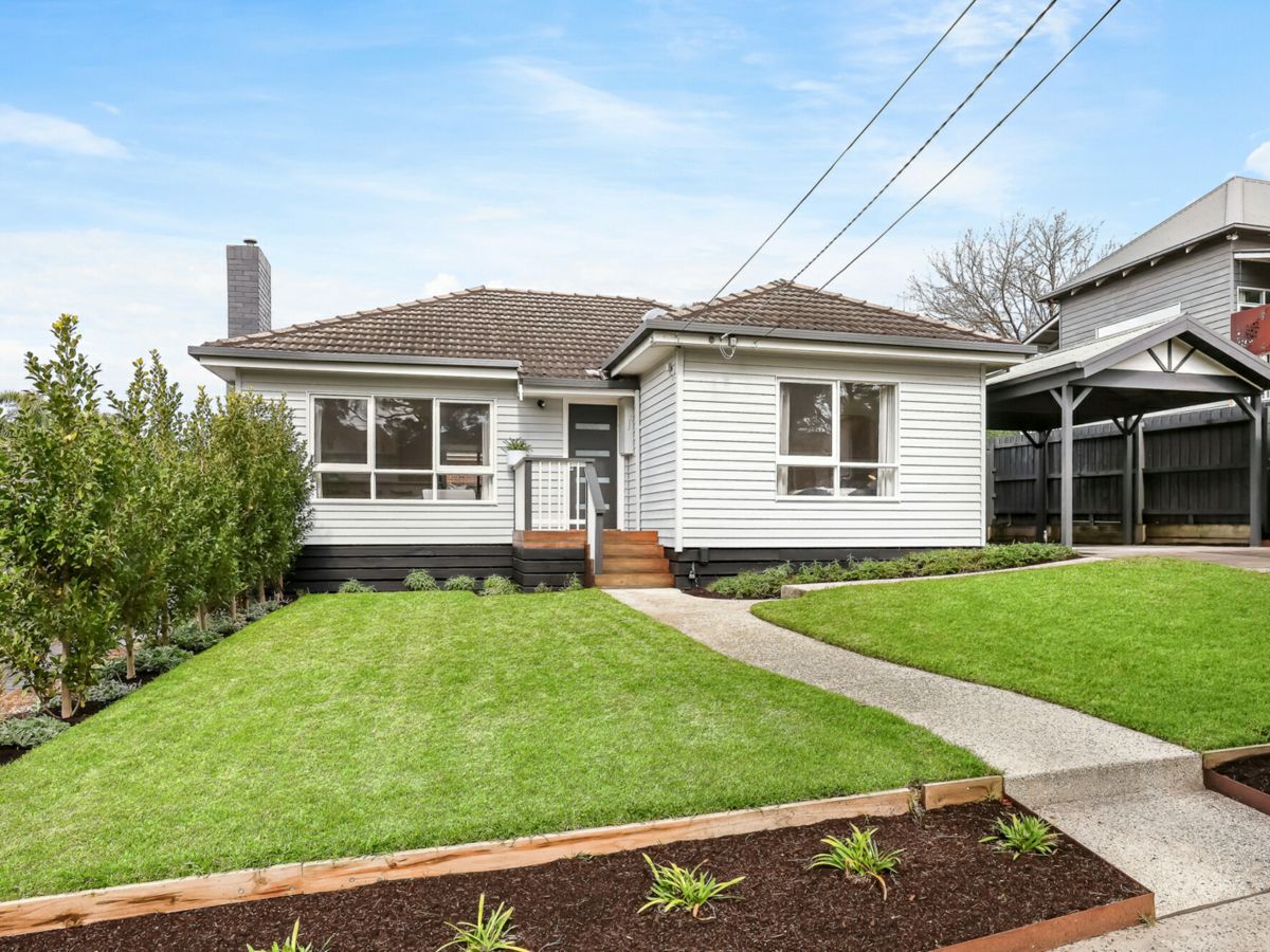 23 Lucille Avenue, Croydon South - image 1
