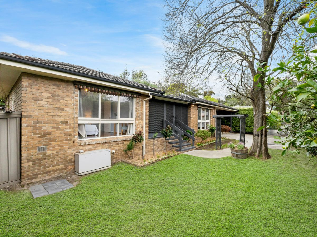 2/52 Stirling Road, Croydon - image 1