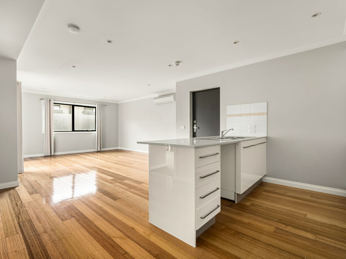 8/25 King Street, Bayswater - image 2