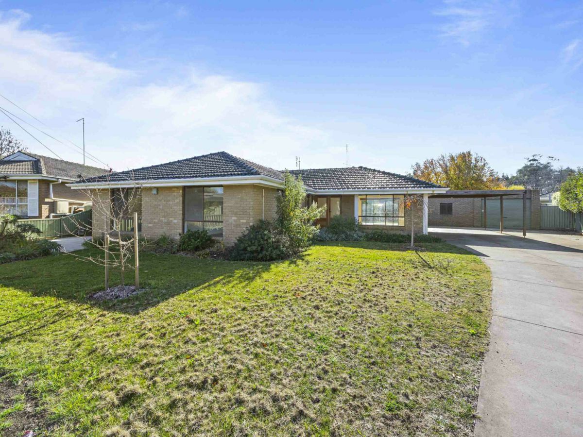 4 Grosvenor Court, Alfredton - image 1