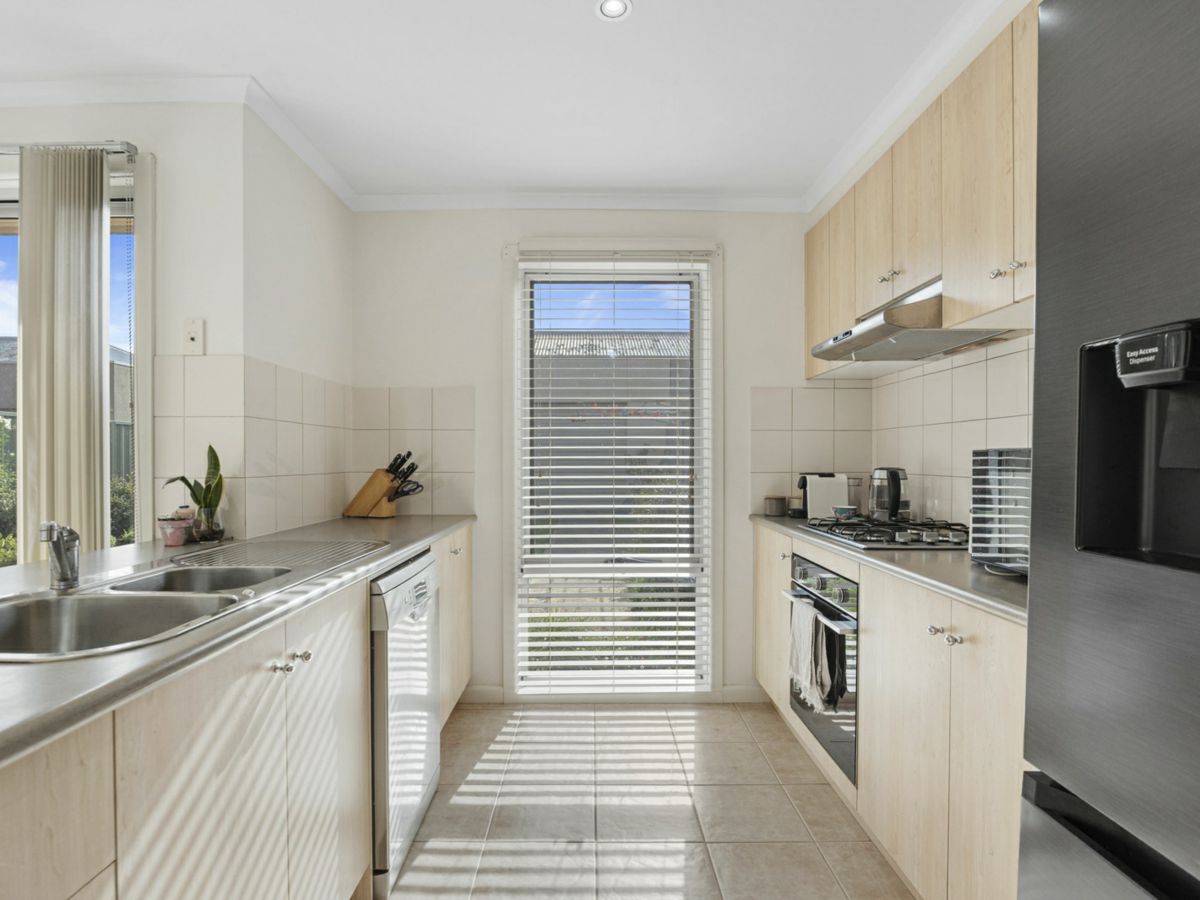 5 Taunton Place, Lake Gardens - image 2