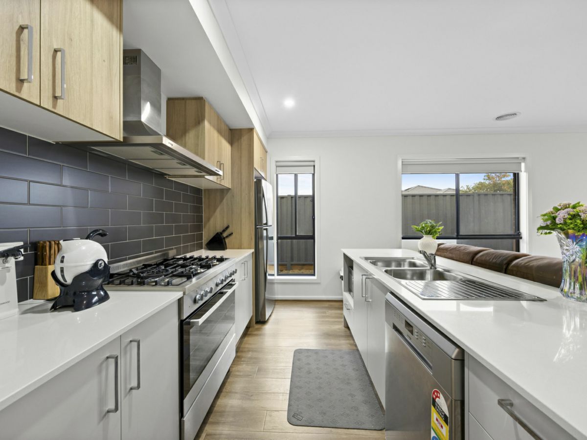 23 Brolga Boulevard, Winter Valley - image 2