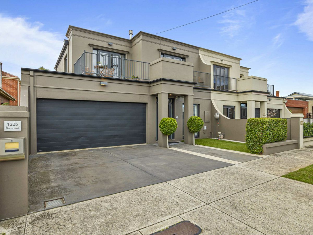 122B Burnbank Street, Lake Wendouree - image 1
