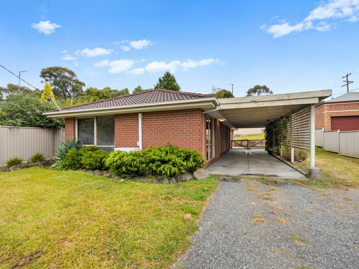 8 Melvyn Crescent, Mount Clear - image 1