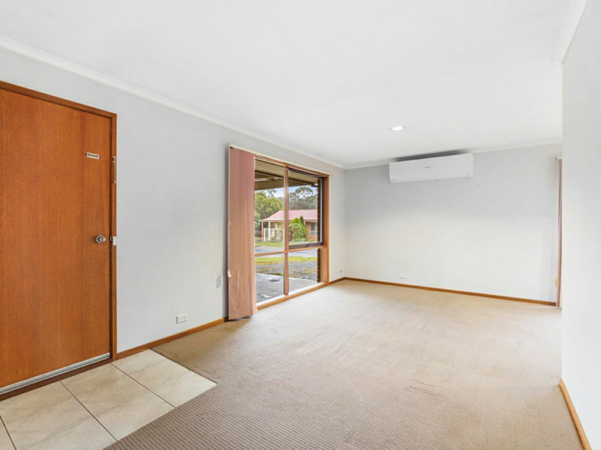 8 Melvyn Crescent, Mount Clear - image 2