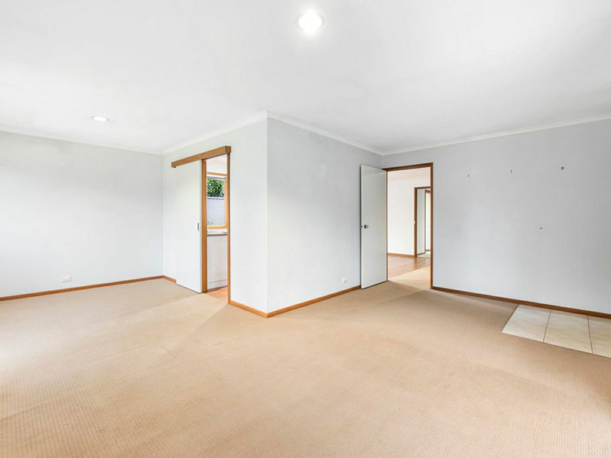 8 Melvyn Crescent, Mount Clear - image 3