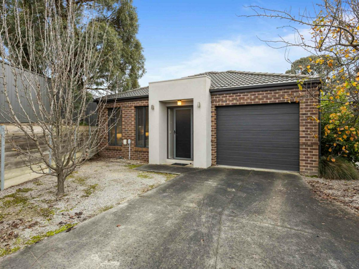 4/4 Dunn Street, Golden Point - image 2