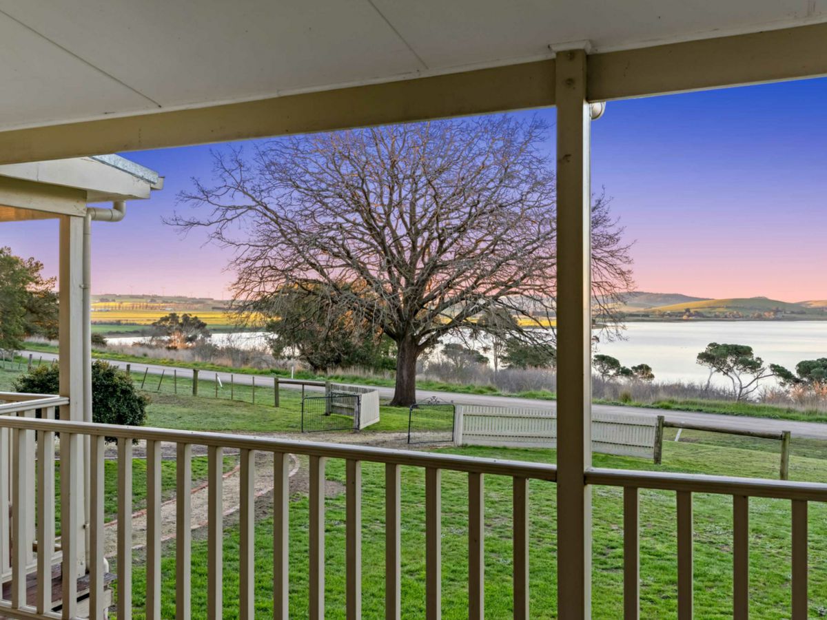 917 Davenport Road, Windermere - image 2