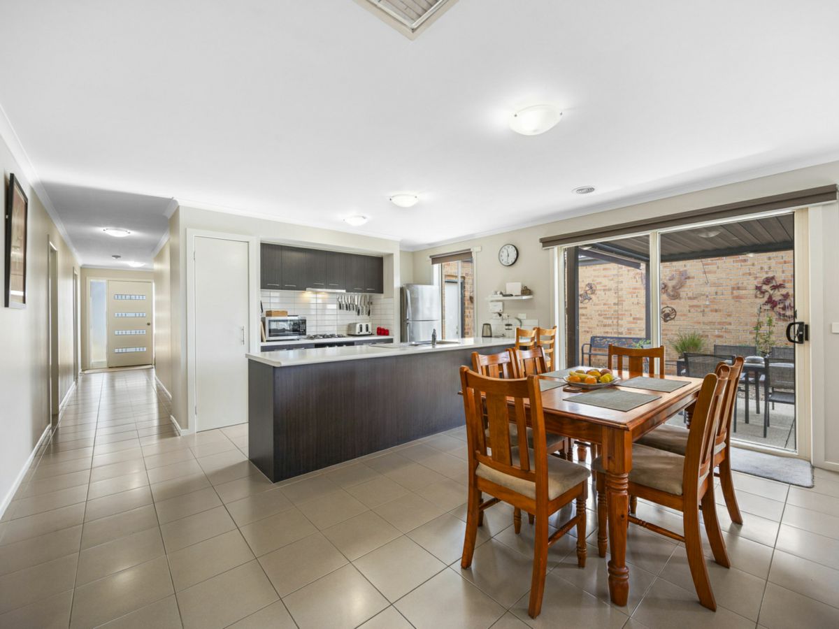 1/16 Carmichael Court, Sebastopol - image 2