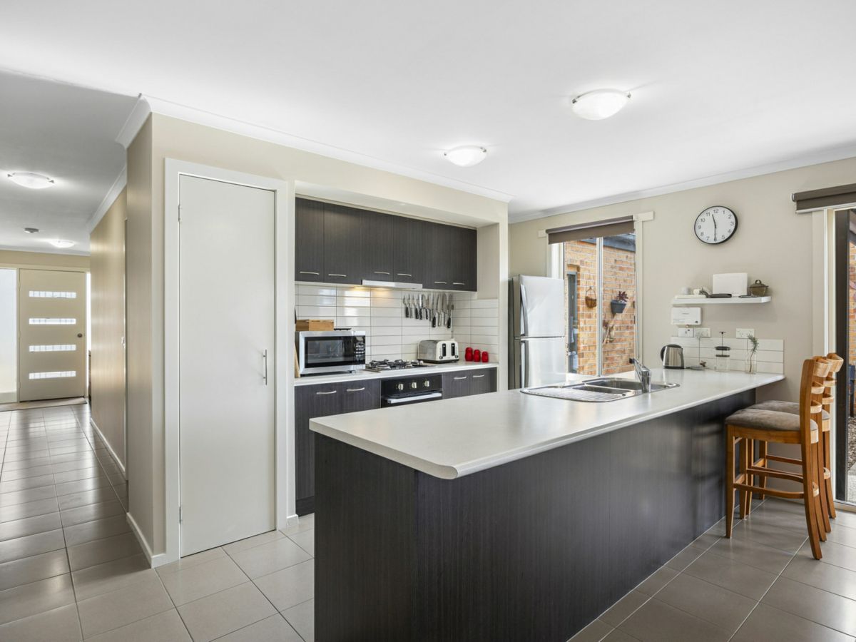 1/16 Carmichael Court, Sebastopol - image 3