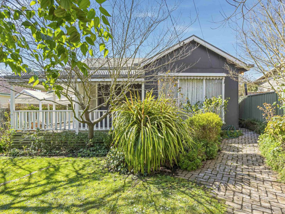 3 Lovenear Grove, Ballarat East - image 1