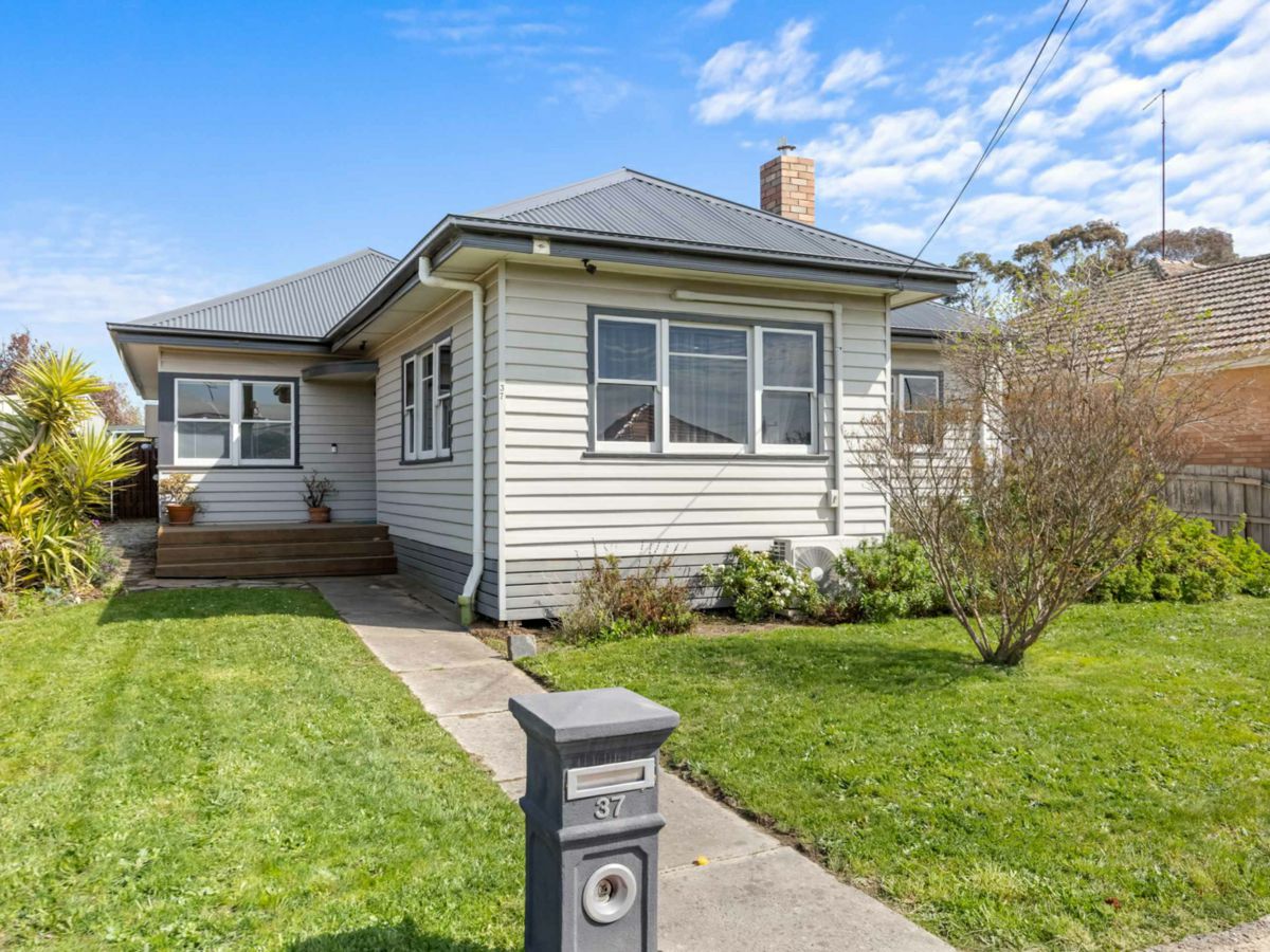 37 Brinkley Avenue, Wendouree - image 2