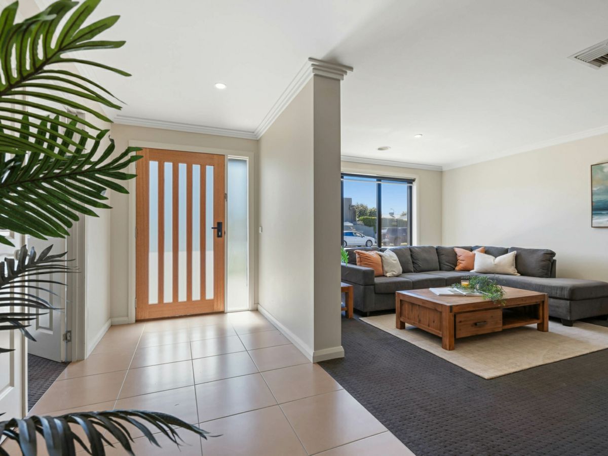 90 Alfredton Drive, Alfredton - image 3