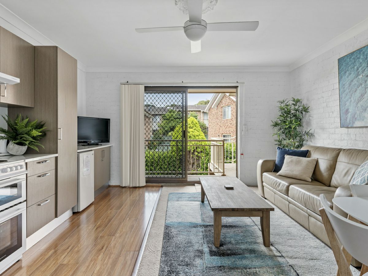 6/44 Ocean Street, Mollymook - image 1