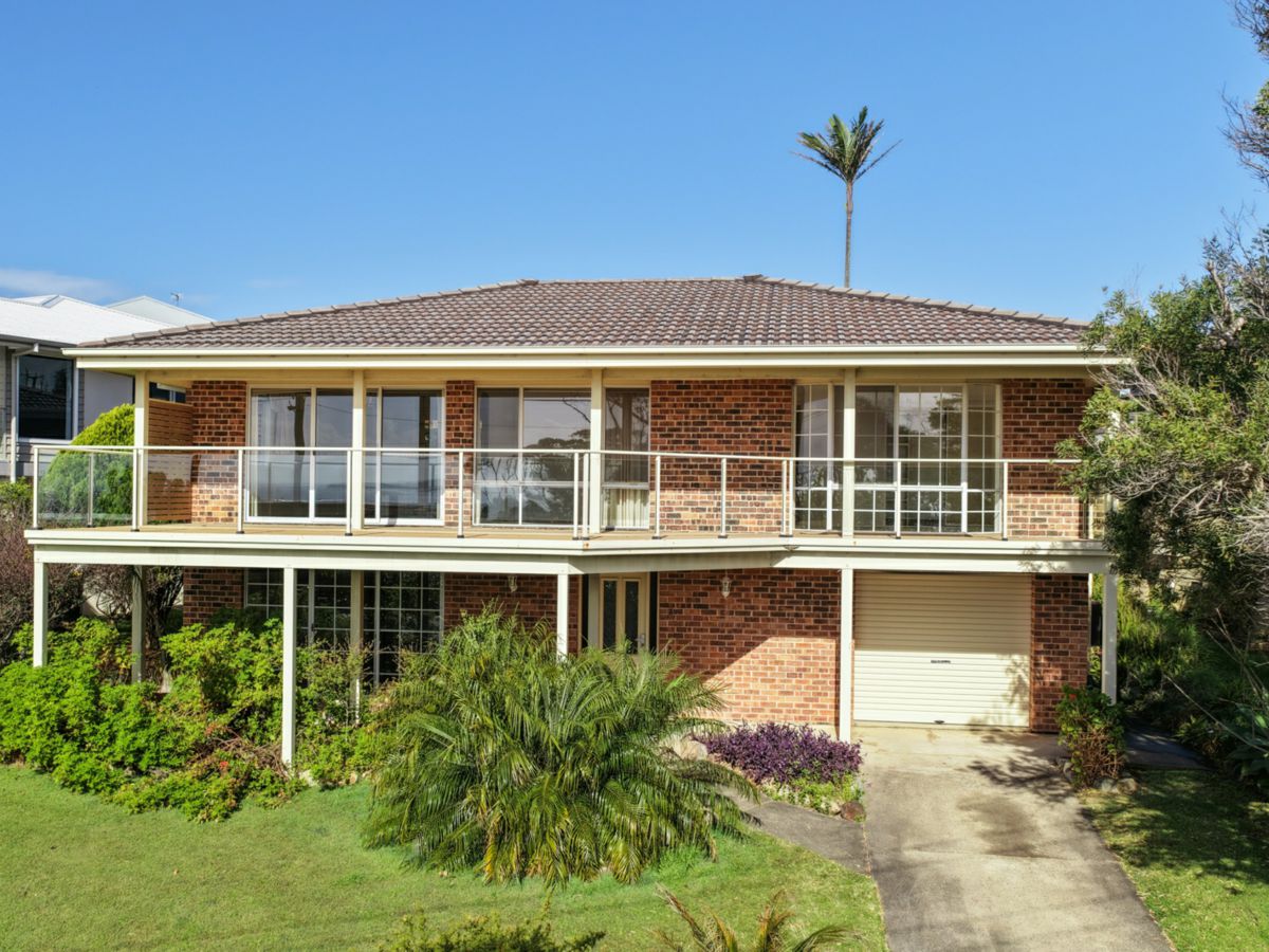 192 Mitchell Parade, Mollymook Beach - image 2