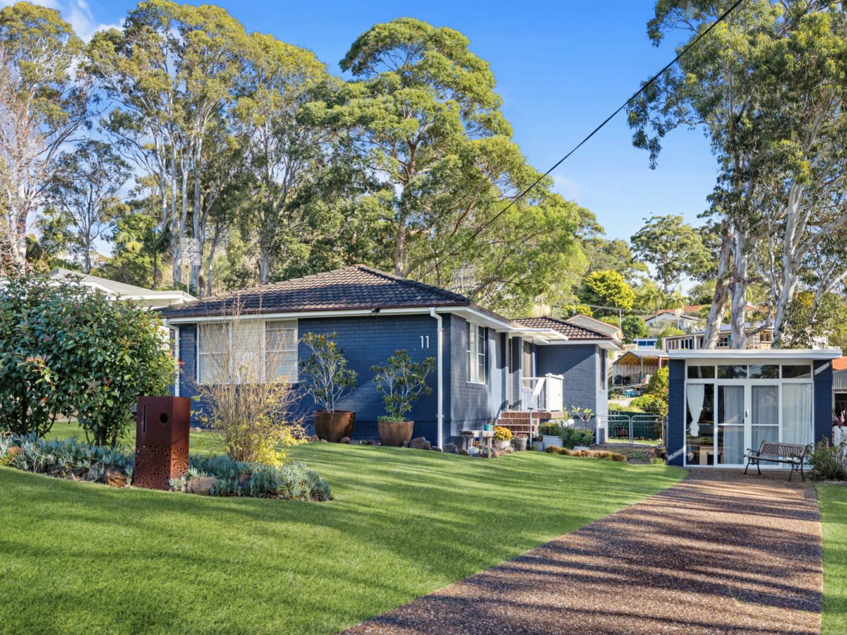 11 Bombora Crescent, Mollymook Beach - image 1
