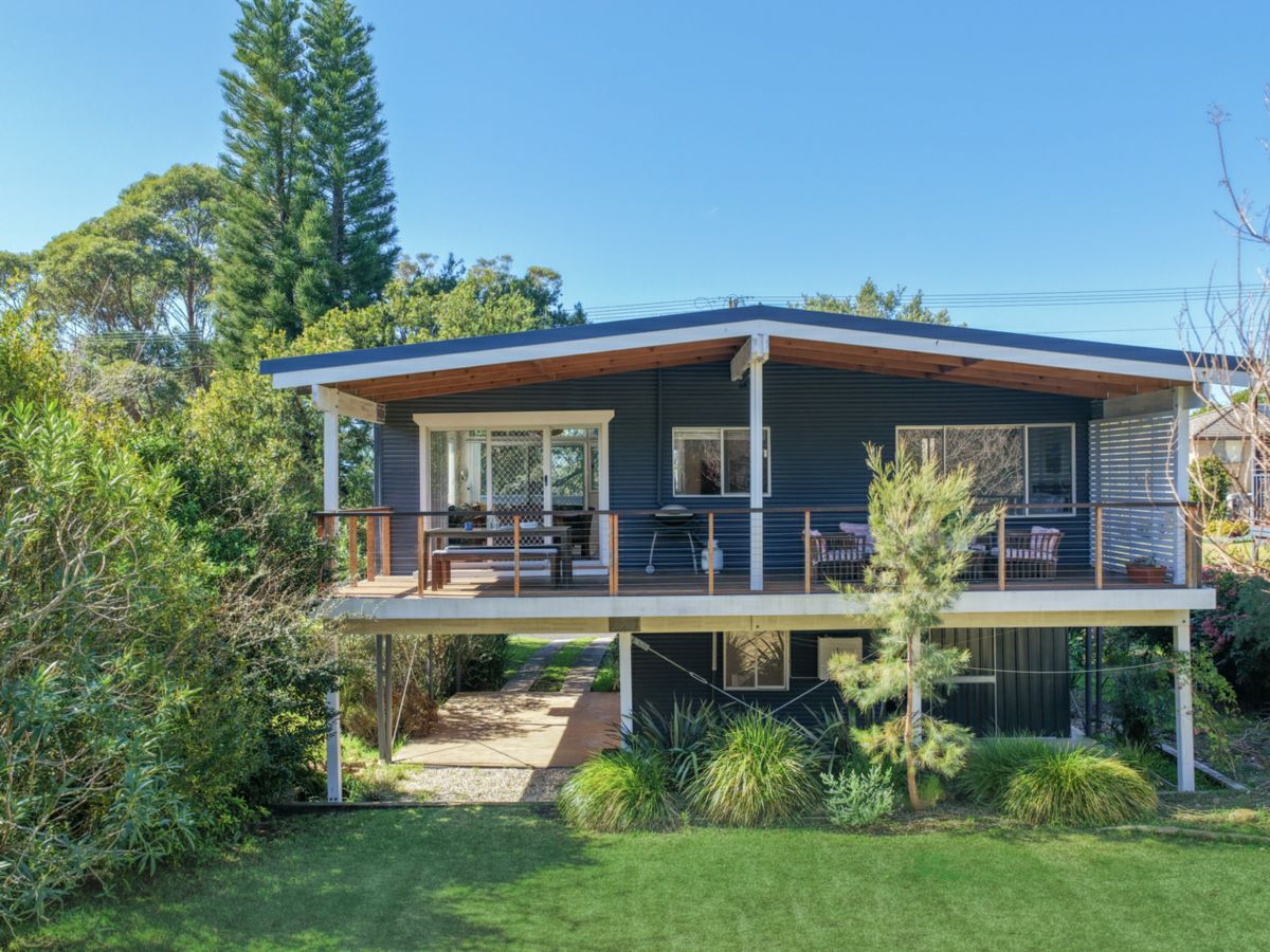 63 Carroll Avenue, Mollymook Beach - image 1