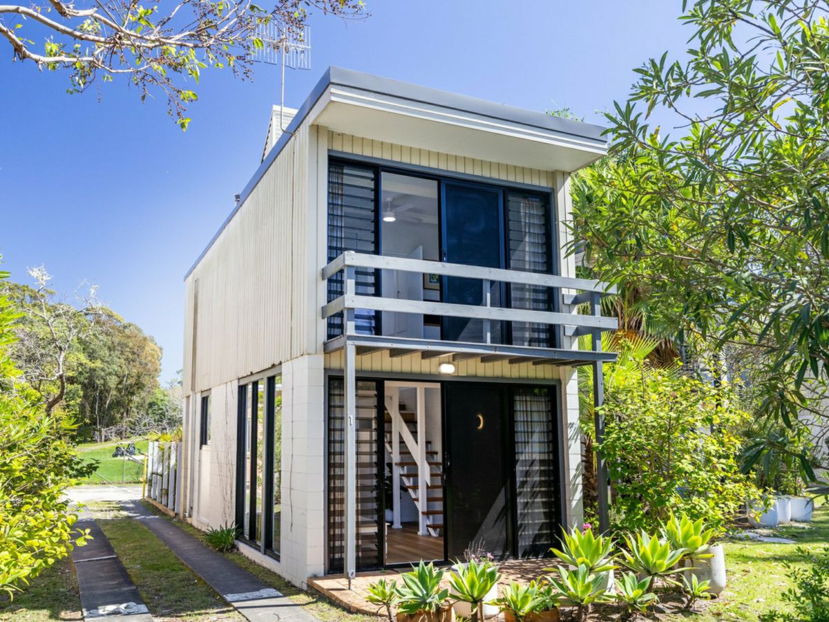 1/11 Mitchell Parade, Mollymook Beach - image 2