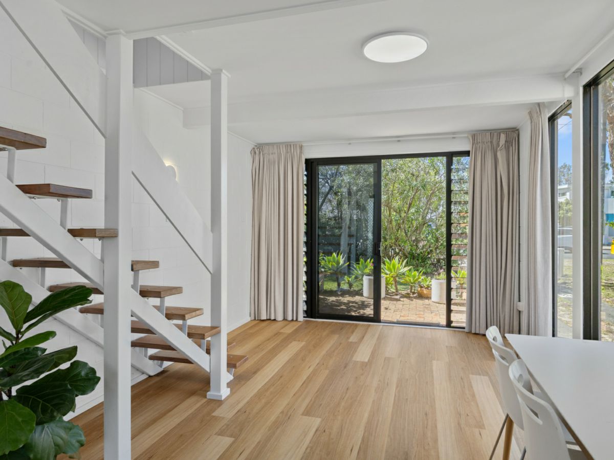 1/11 Mitchell Parade, Mollymook Beach - image 3